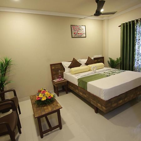 Mirage Residency Hotel Kochi Exterior photo
